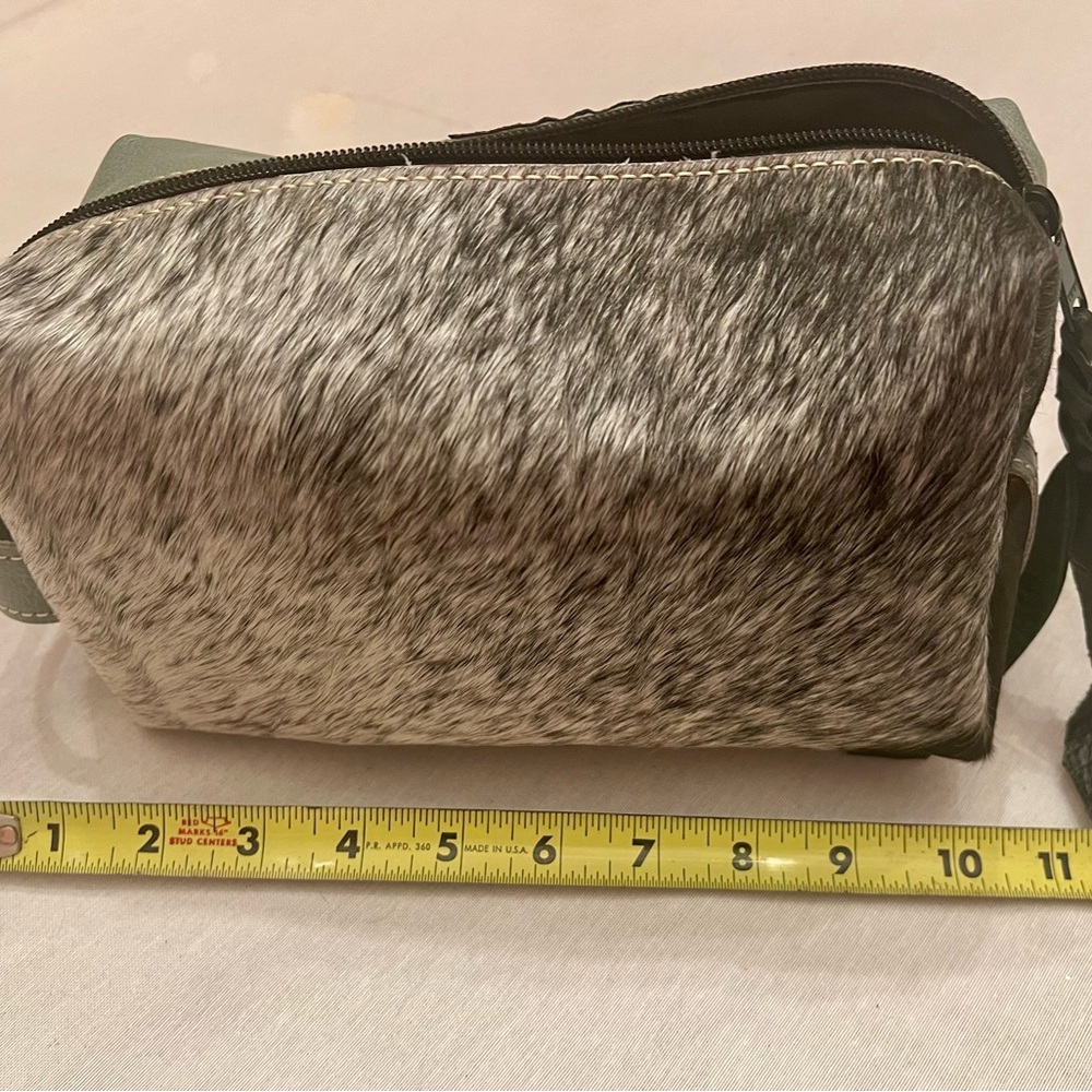 UNIQUE Leather & Fur-Hide Toiletry Travel bag w/handle, Sage/Seafoam & Gray - Picture 6 of 6